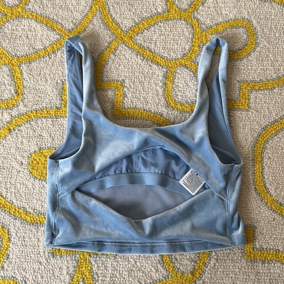 Athleta Velvet Cut Out Crop. Sz. XS - Picture 3 of 5